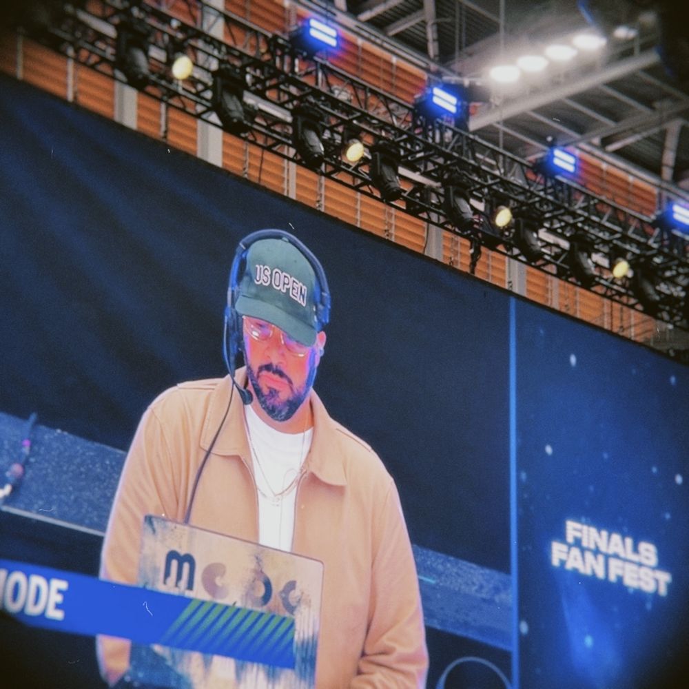 DJ Mode on the big screen at the US Open Finals Fan Fest